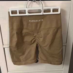 Alphalete “Chai” Amplify 4.5” Shorts Size M